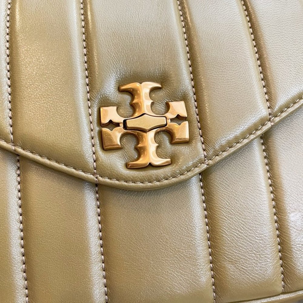 🔥NeW! Tory Burch Kira Quilted Camera Bag - Picture 15 of 17